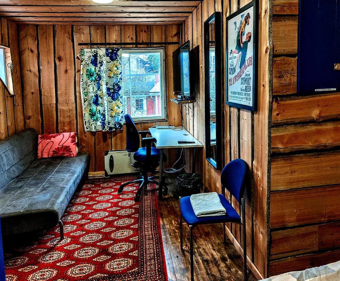 120 Yrs. Old Log House In Kuopio City Centre Extérieur photo