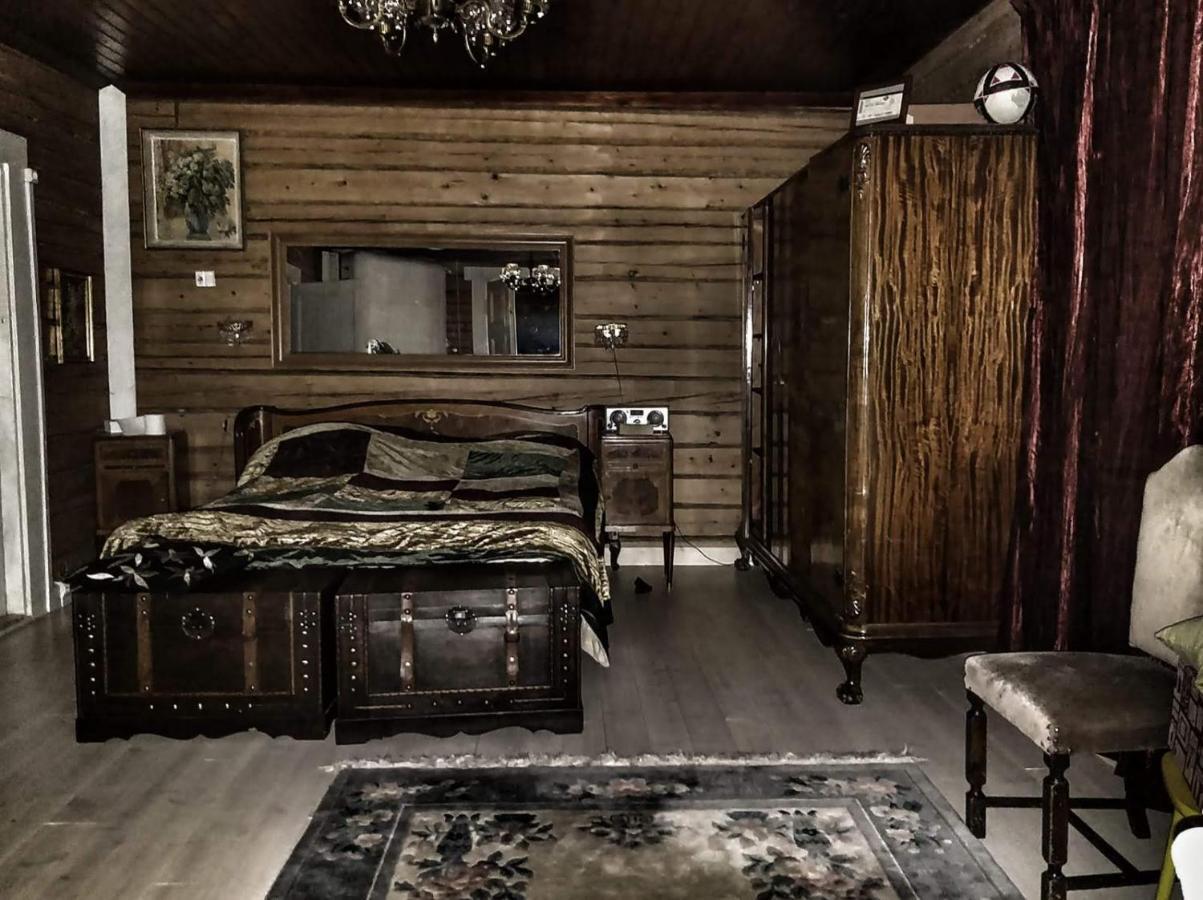 120 Yrs. Old Log House In Kuopio City Centre Extérieur photo