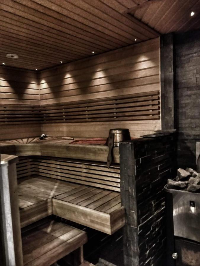 120 Yrs. Old Log House In Kuopio City Centre Extérieur photo